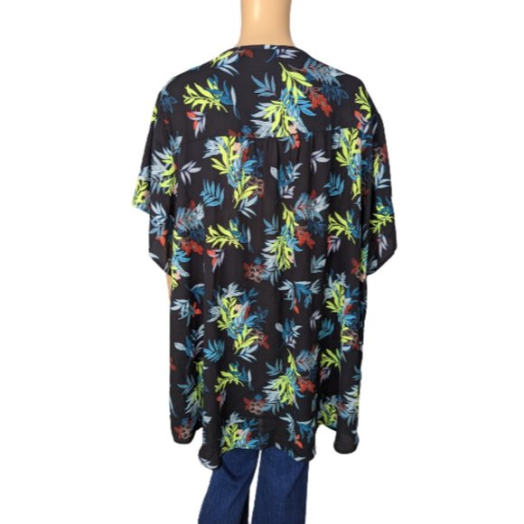 Torrid Georgette Hi-Low Button Detail Blouse 5 - Picture 6 of 8